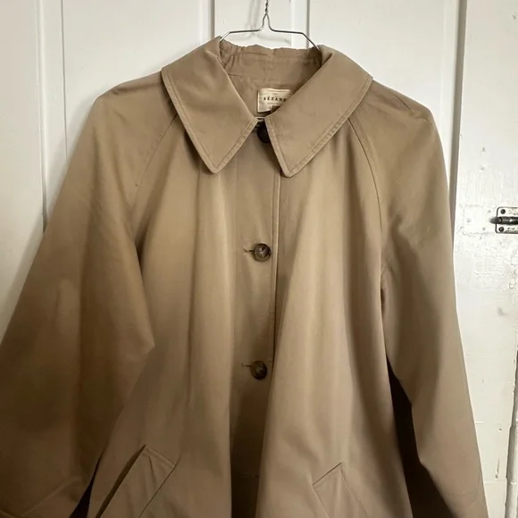 Sézane Clyde Trench in Light Beige - Picture 4 of 6
